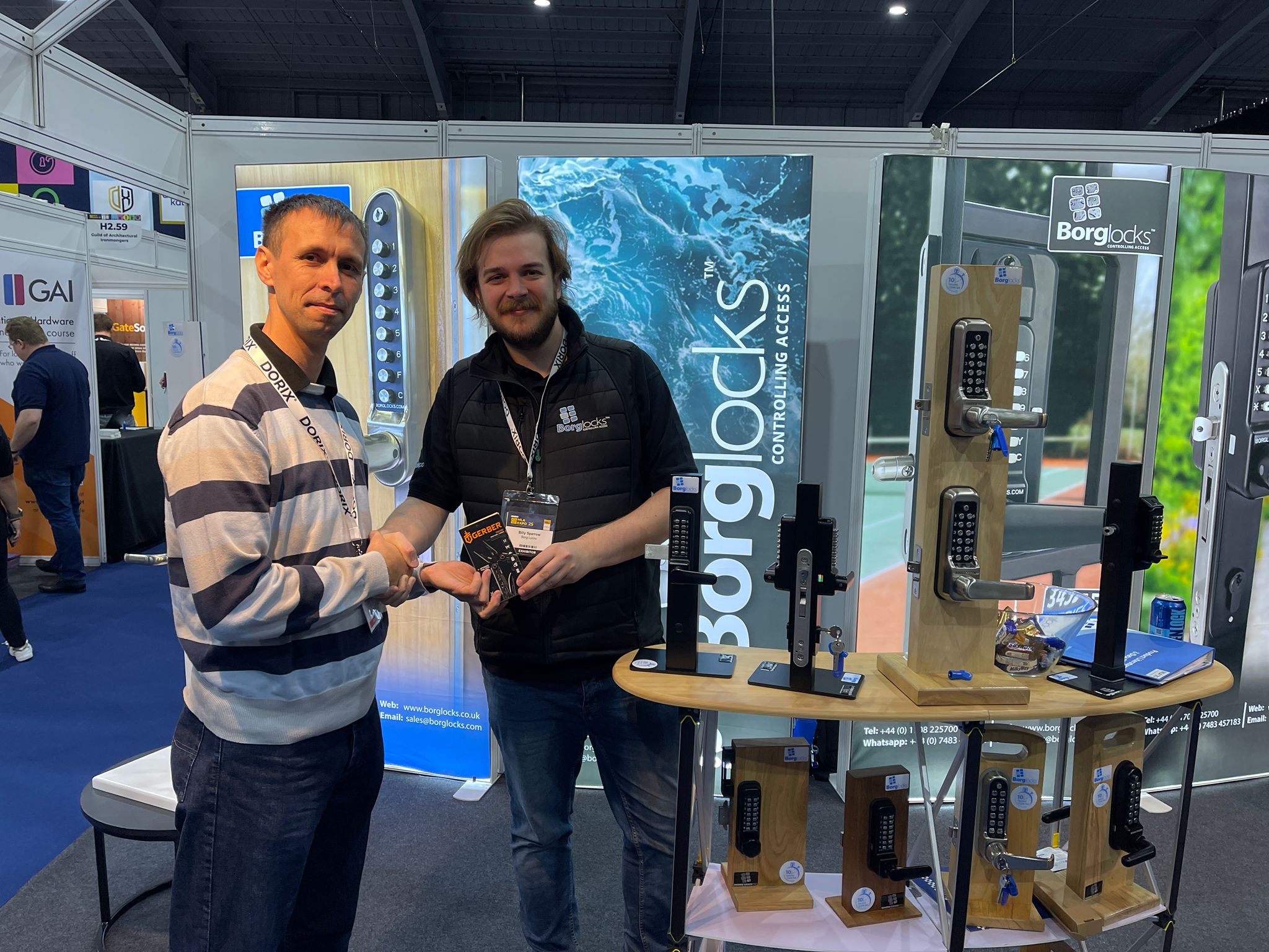 MLA Expo - Bill Sparrow congratulates Mike Thistleton of Brinnick Locks on his Easicode Pro Fastest Finger First win