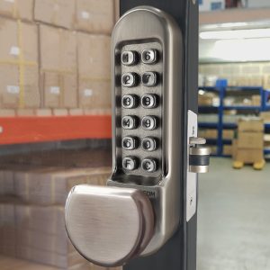 BL5102 - Medium/heavy duty, round bar handle keypad with 28mm backset ali latch